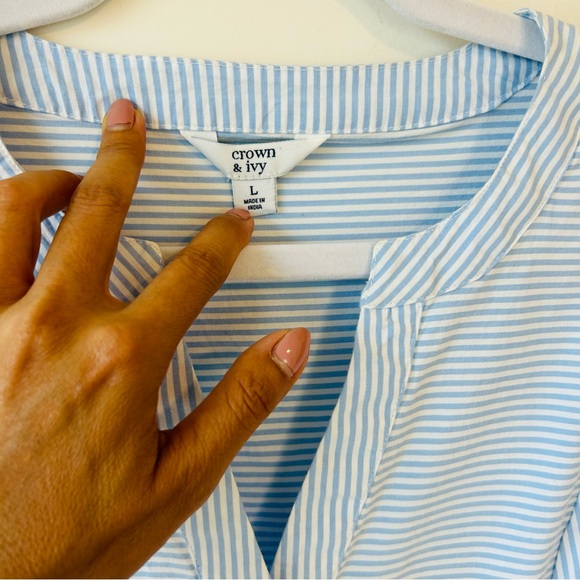 Crown&Ivy Tiered Bell Sleeve Blue White Striped V-neck Sz Large Summer Beach - Picture 6 of 11